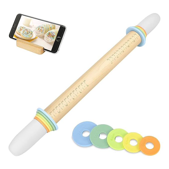 Adjustable wooden rolling pin with 5 thickness rings and a measuring guide