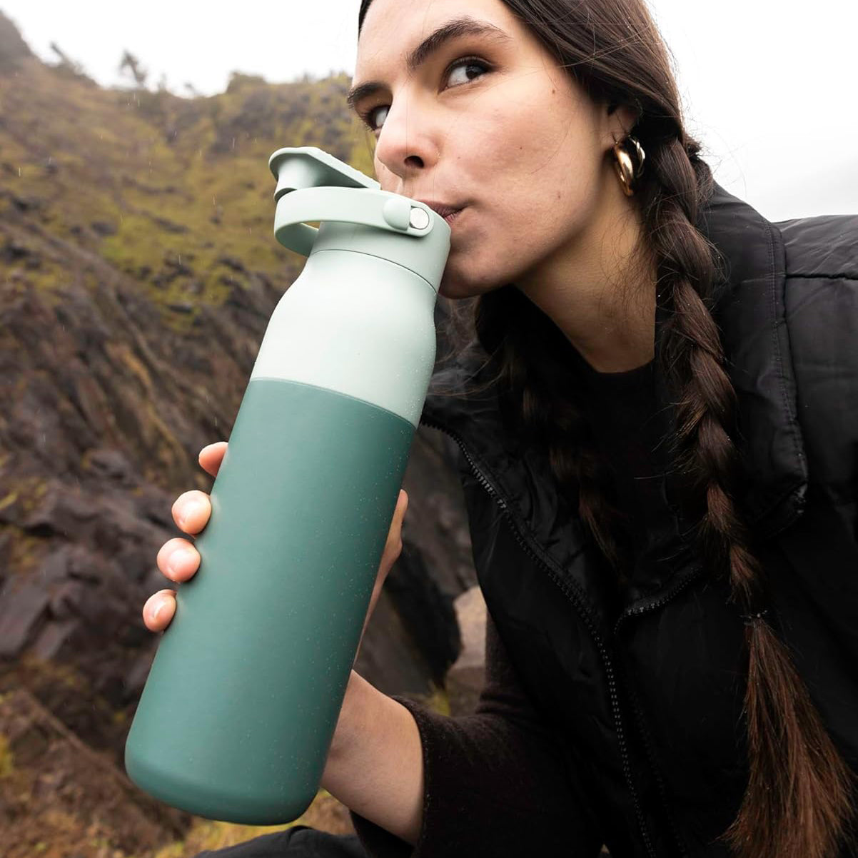 Self-Cleaning Water Bottle – UV Purifier with Filter Straw & Smart App Tracking