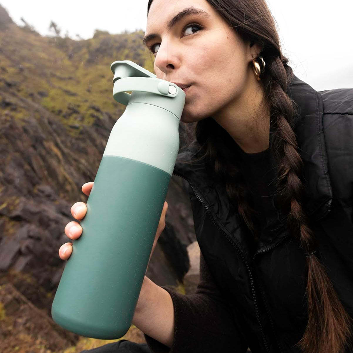 Self-Cleaning Water Bottle – UV Purifier with Filter Straw & Smart App Tracking