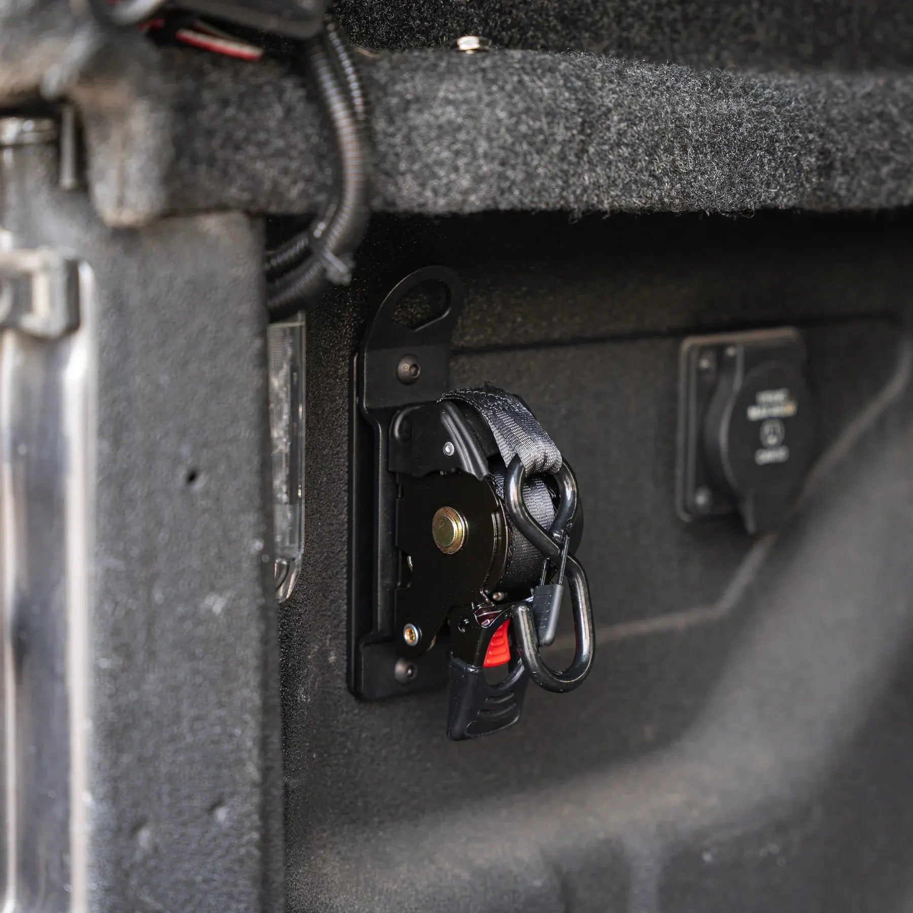 Integral Straps – Retractable Truck Bed Straps