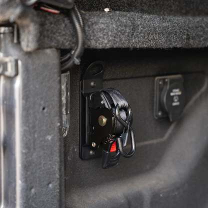 Integral Straps – Retractable Truck Bed Straps