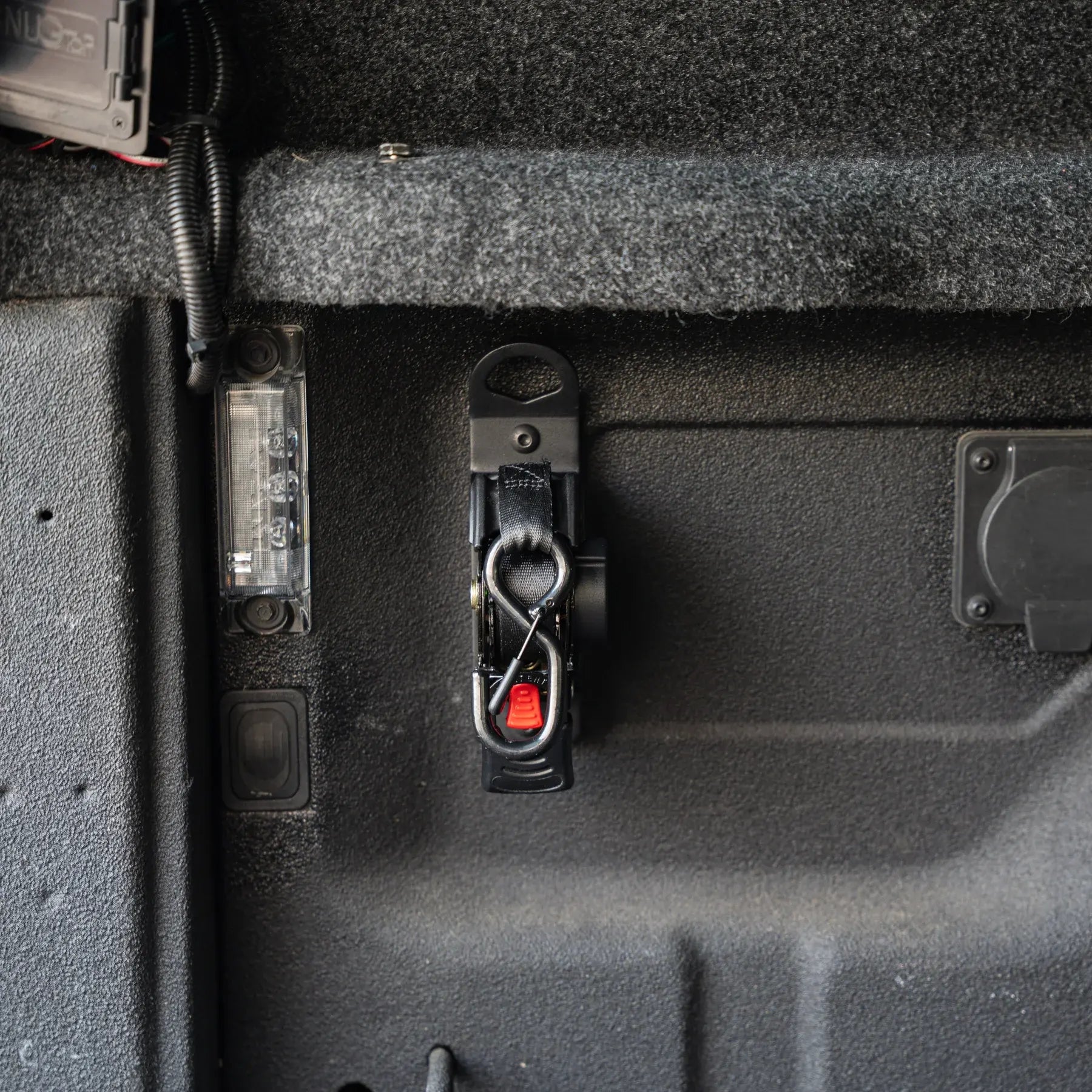 Integral Straps – Retractable Truck Bed Straps