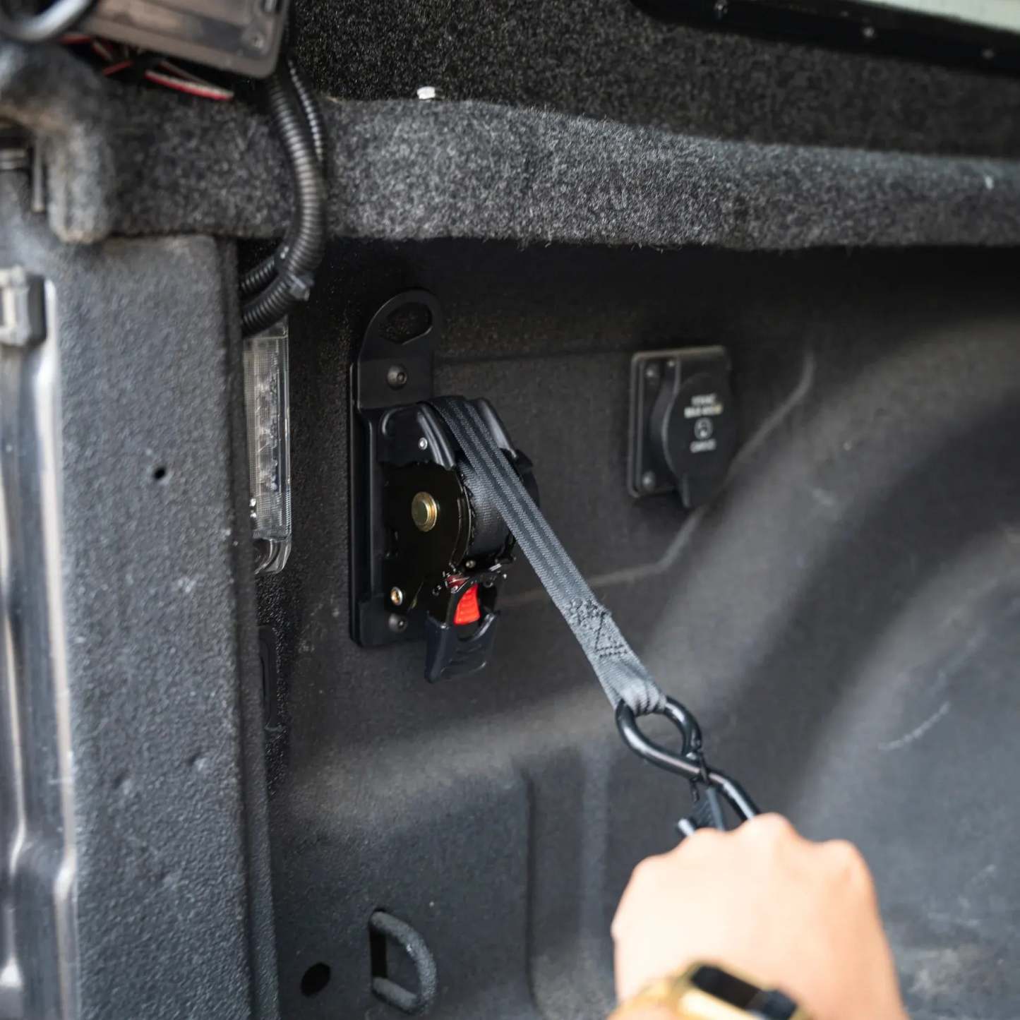 Integral Straps – Retractable Truck Bed Straps