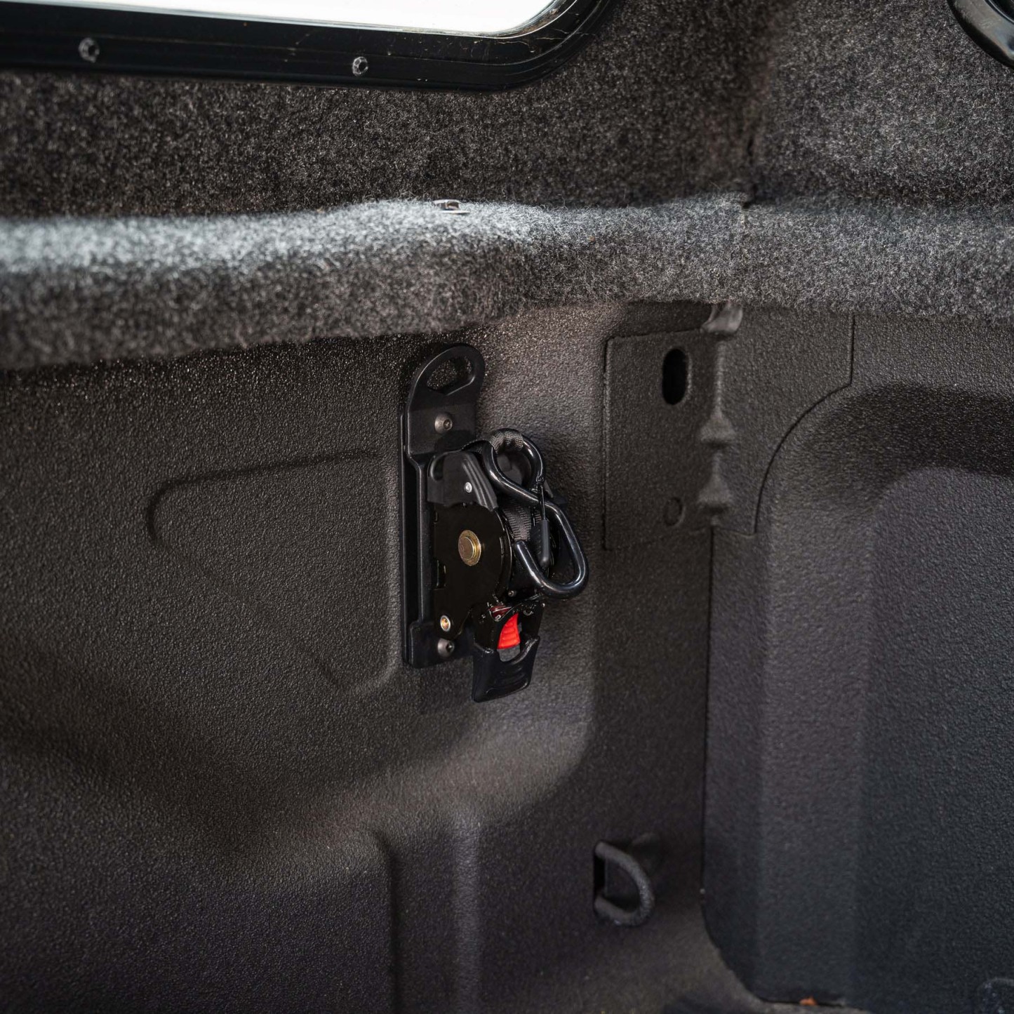 Integral Straps – Retractable Truck Bed Straps