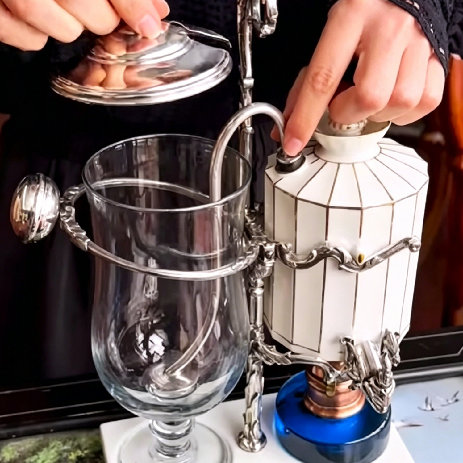 Balanced siphon vacuum coffee machine