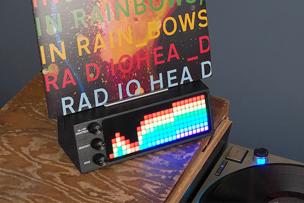 Smart record player with LED screen