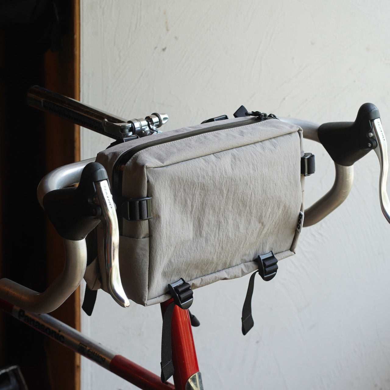 Expandable Bicycle Handlebar Bag – Versatile Storage for Every Ride