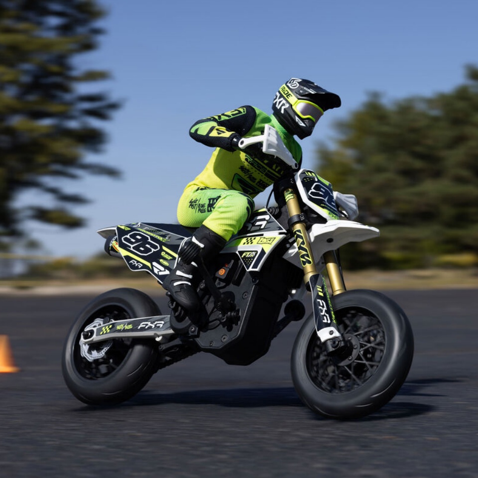 Super Remote‑Control Motorcycle – High‑Speed RC Road Racer