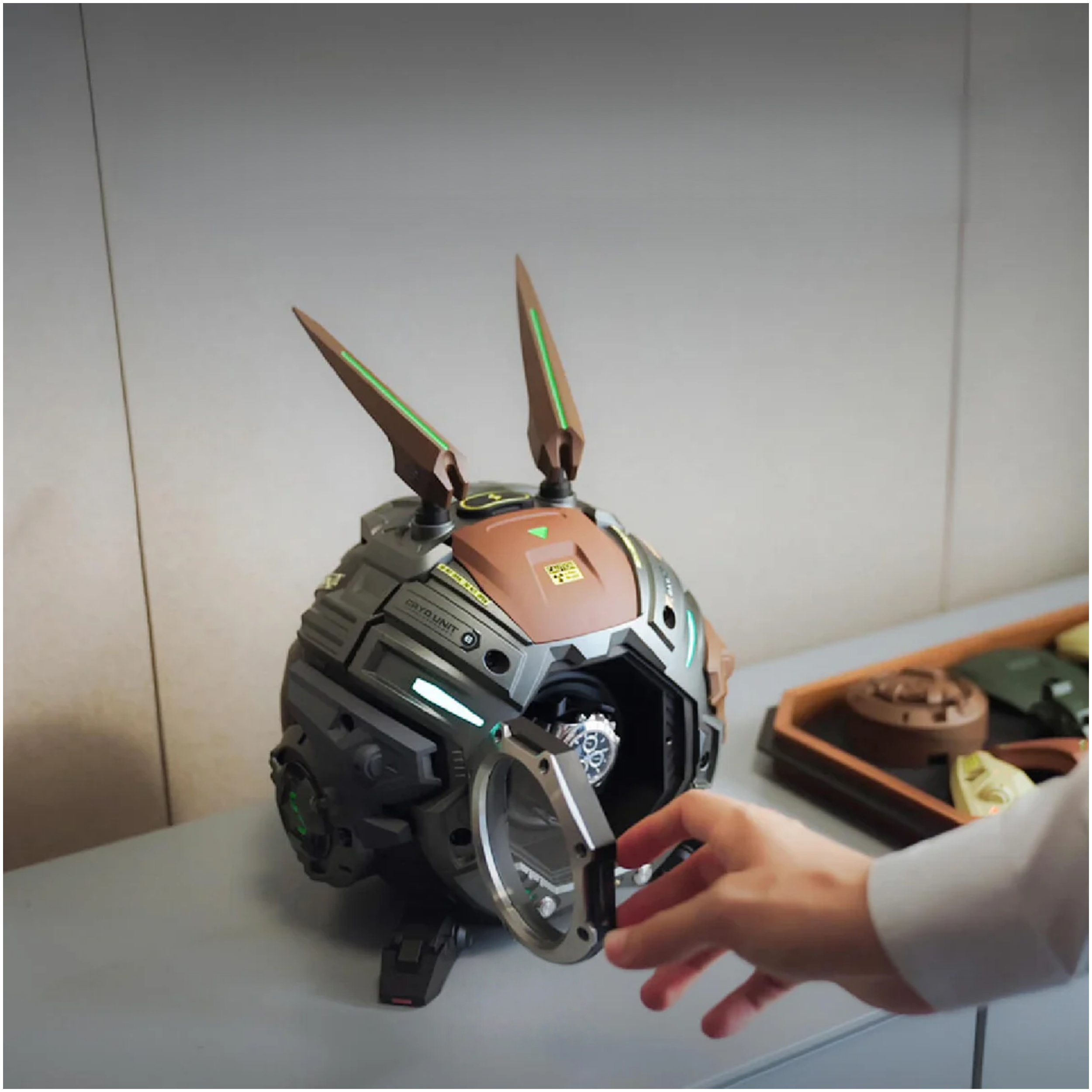 Gravity Furnace Cyber‑Mecha Watch Winder – Robot Arm, Touchscreen & USB‑C