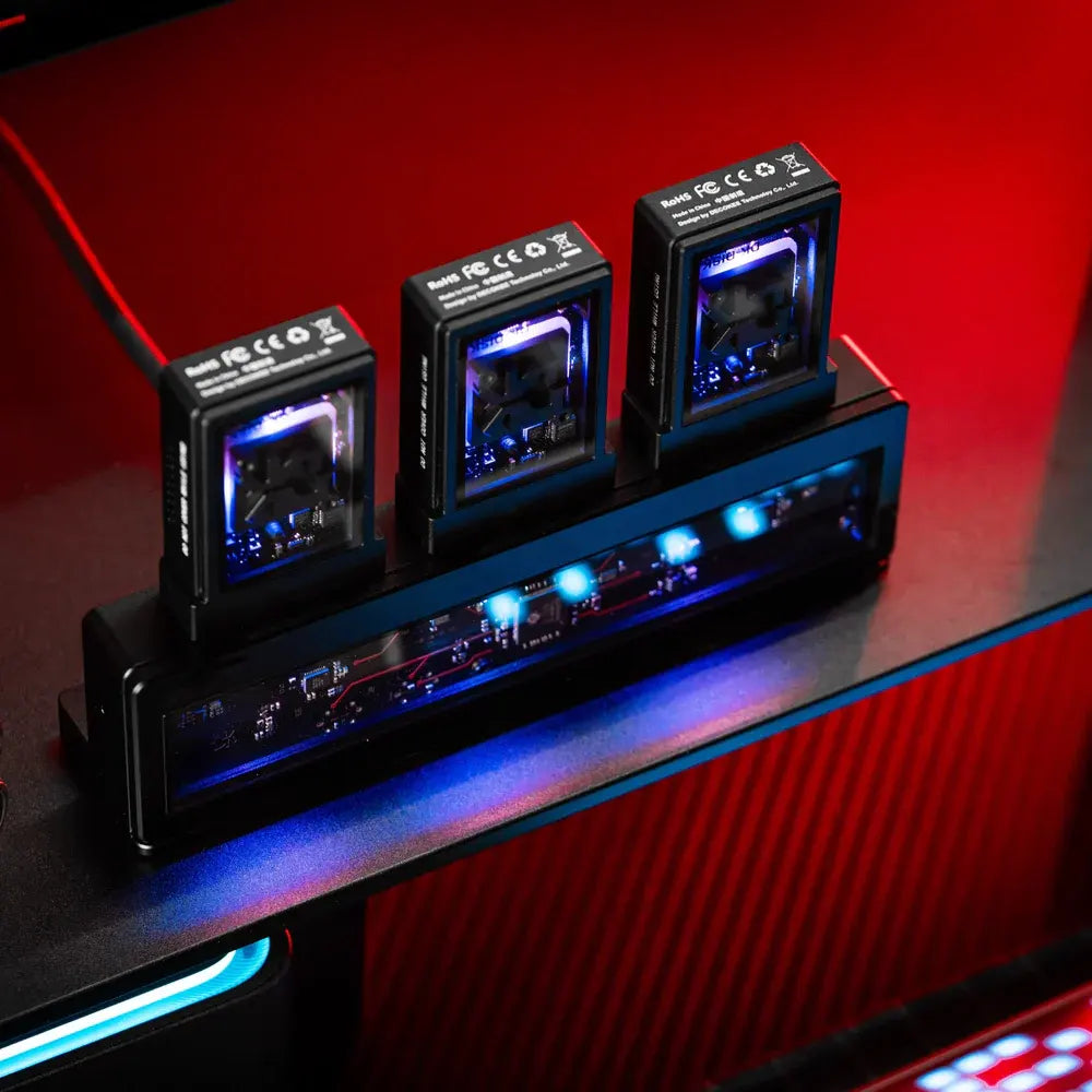 External SSD Enclosure Hub – 3× M.2 NVMe Slots