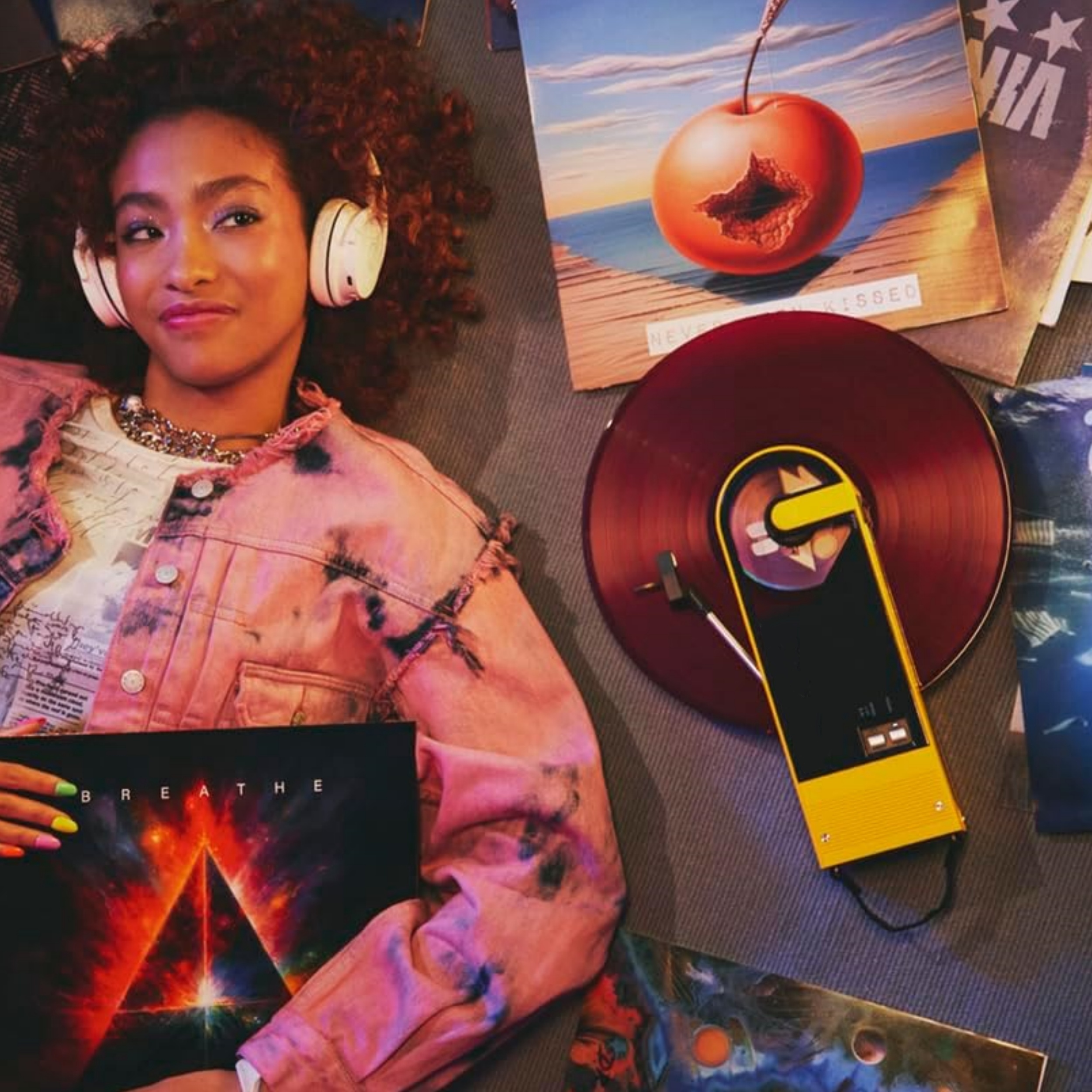 Portable Bluetooth Turntable – Lightweight Retro Vinyl Record Player