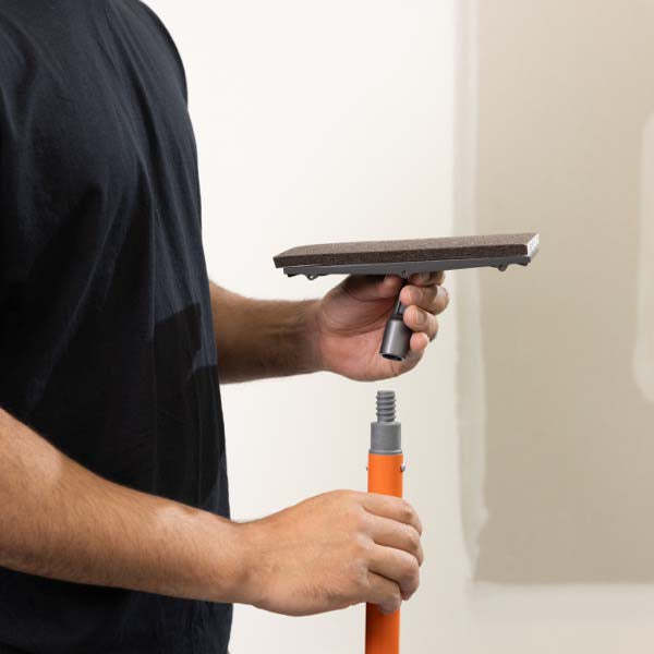 Full-circle flexible edge sanding tool