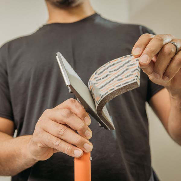 Full-circle flexible edge sanding tool