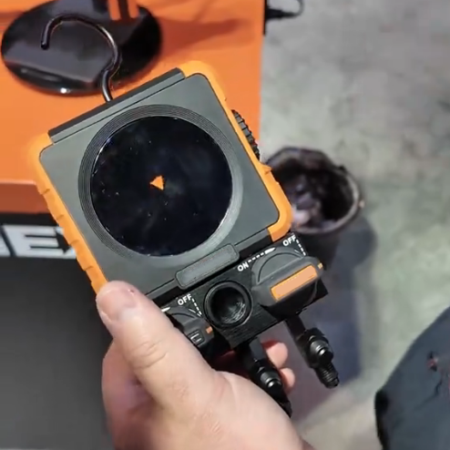 Manifold Gauge with HD Color Graphic Interface – Compact Digital HVAC Tool