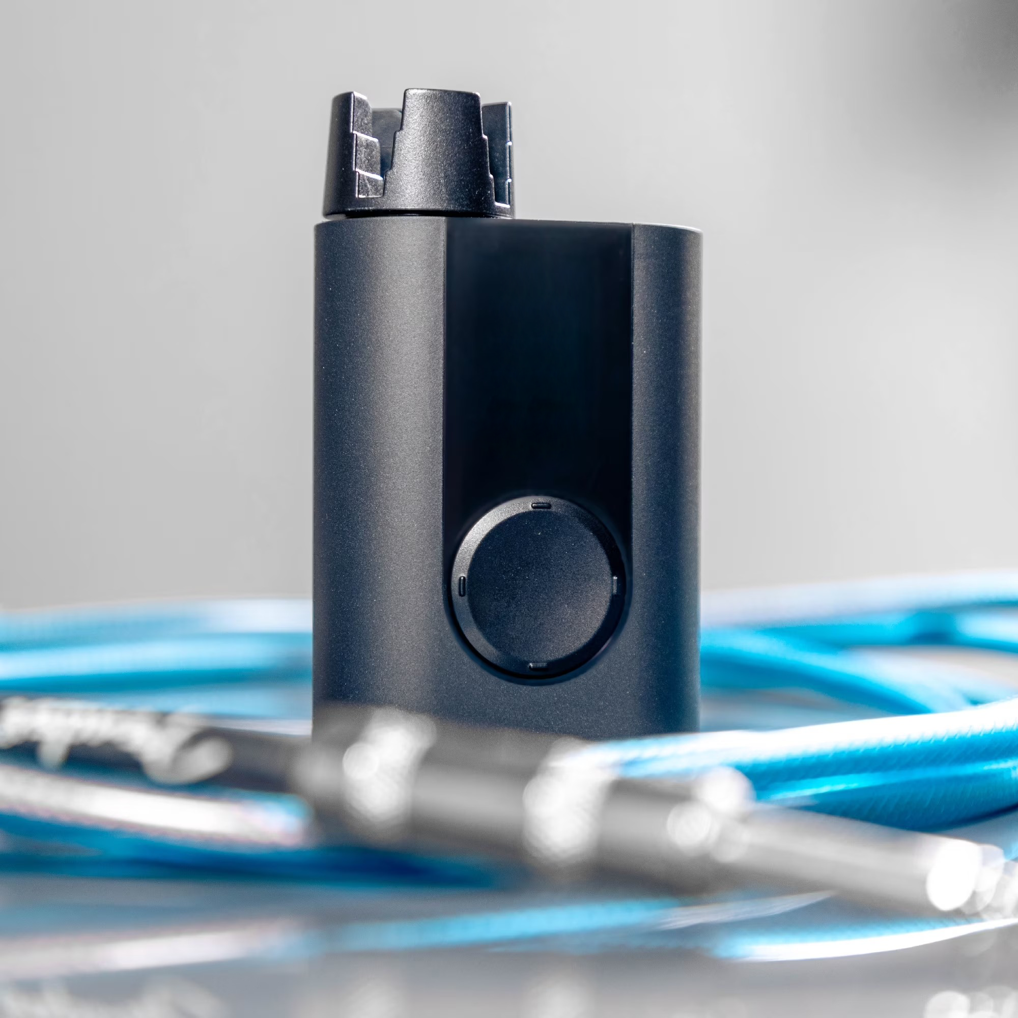 Smart automatic guitar tuner