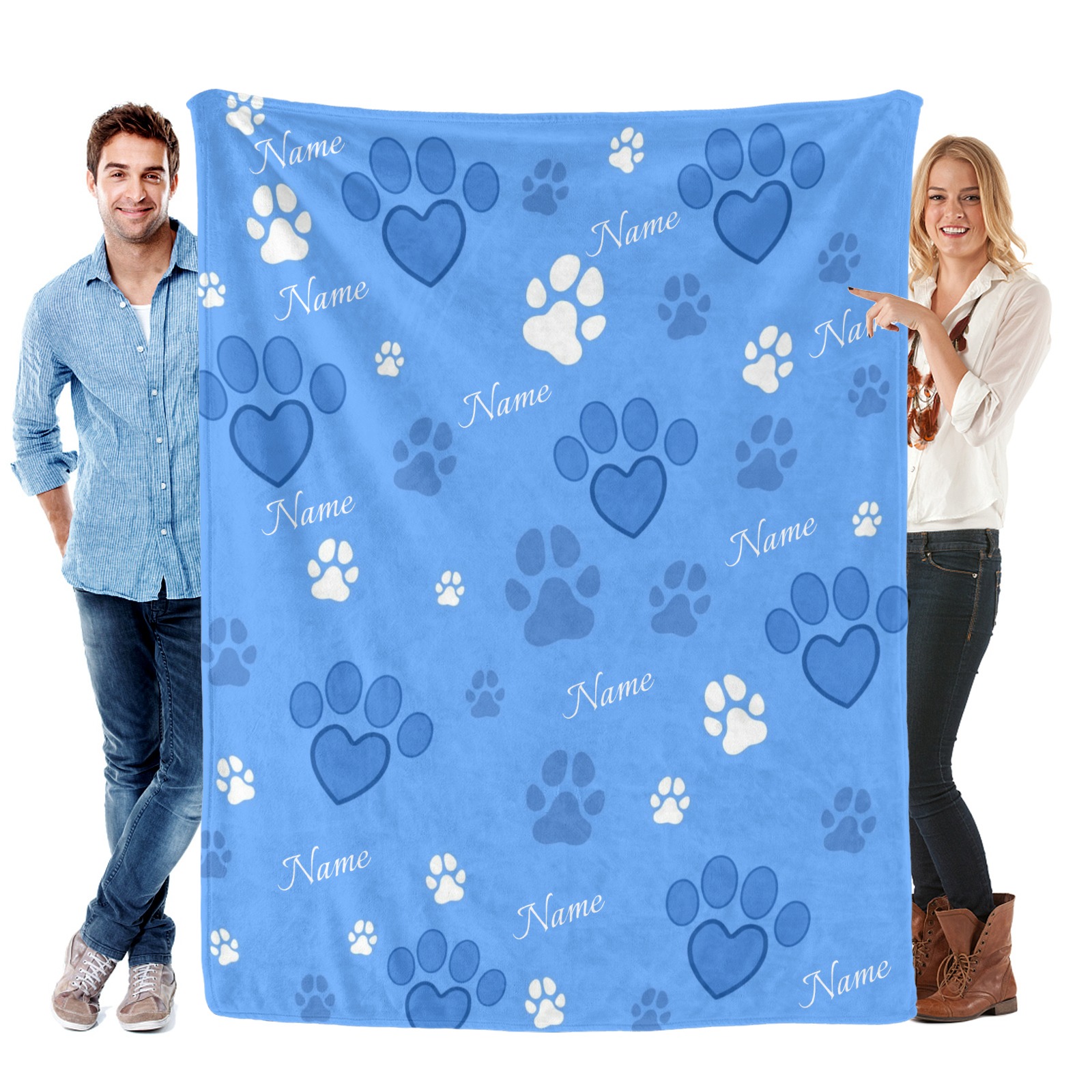 Decke mit Pfotenabdruckmuster und aufgedrucktem Haustiernamen.
