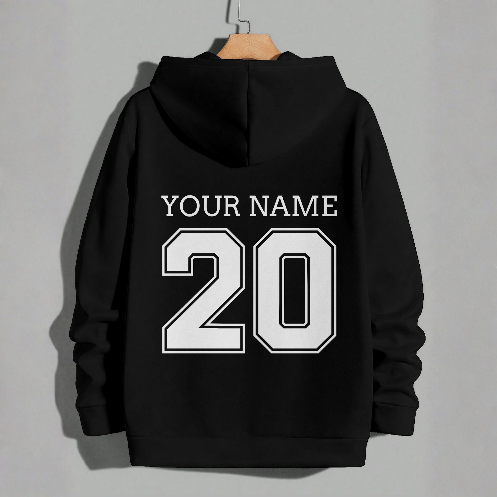 Personalisierter schwarzer Pullover mit dem Namen und der Nummer 20