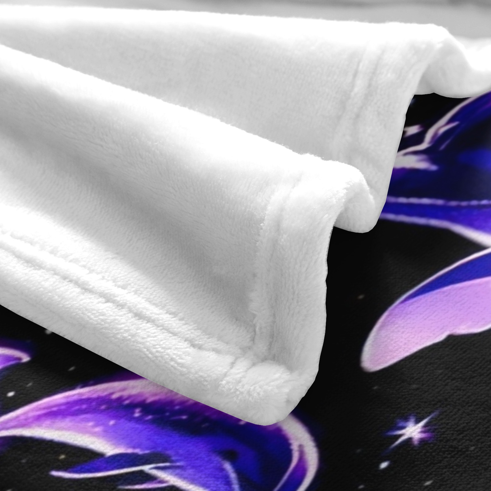 Decke mit lila Herz- und Delfinmuster personalisierbar mit Namen