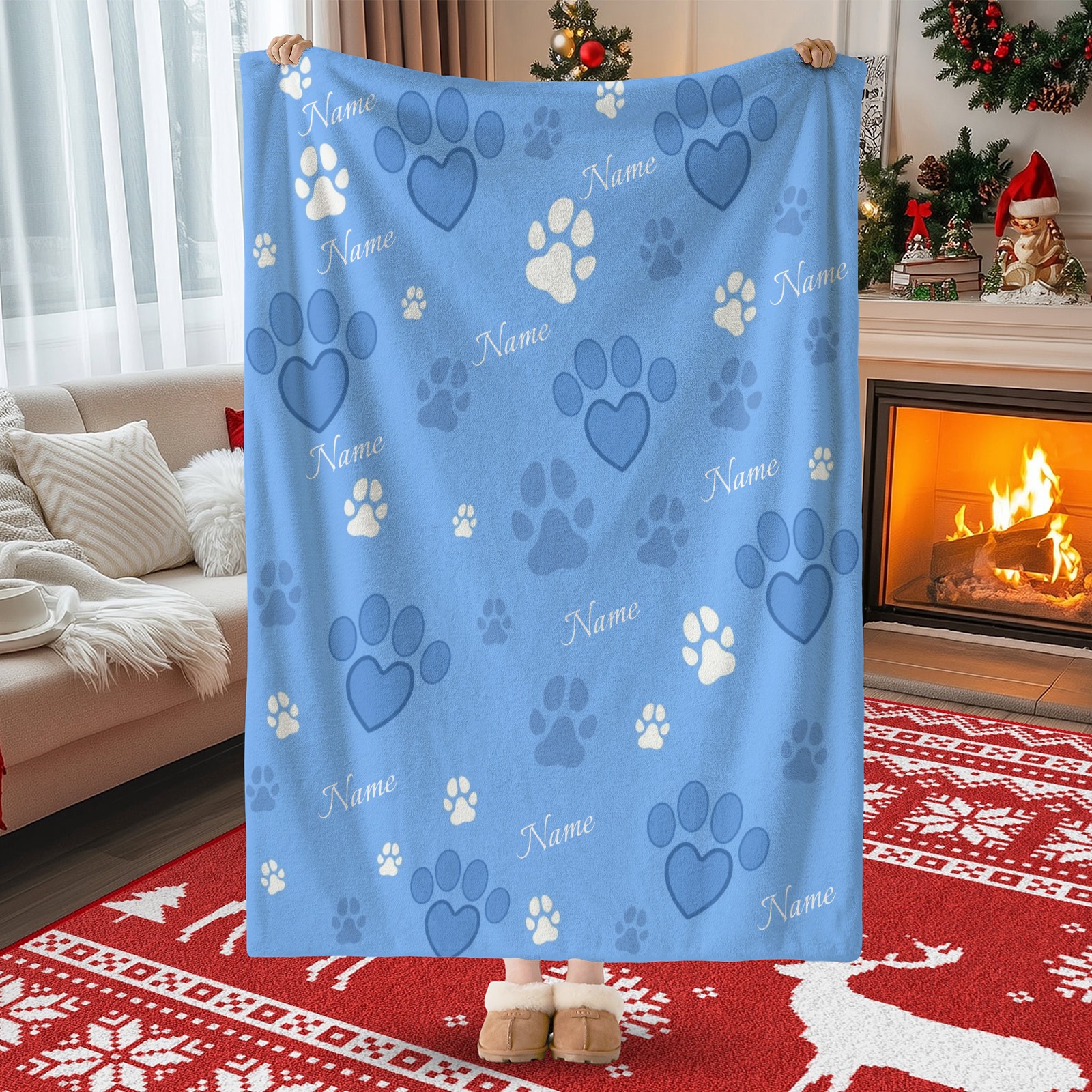 Decke mit Pfotenabdruckmuster und aufgedrucktem Haustiernamen.