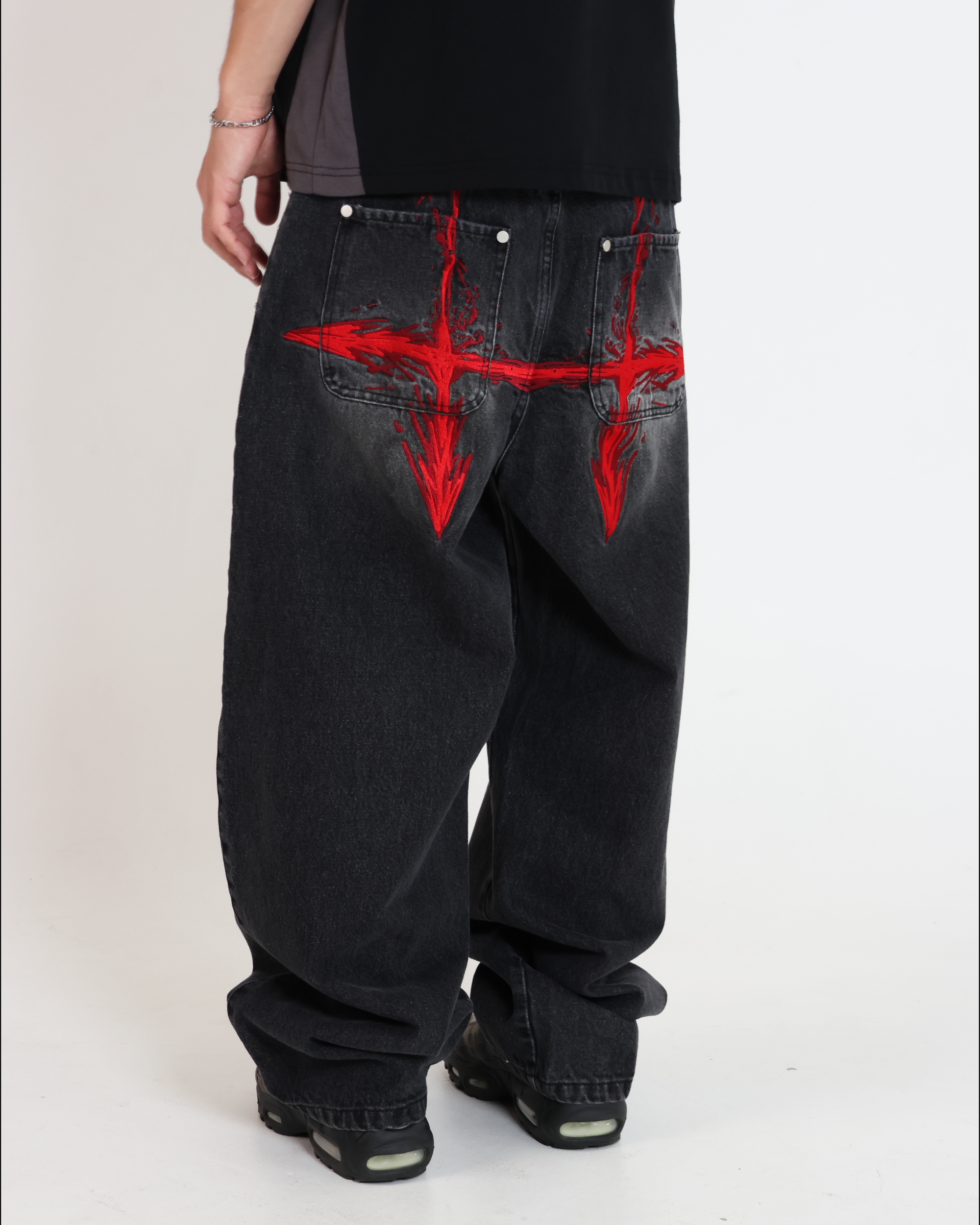 PIERCING BLOOD JEANS