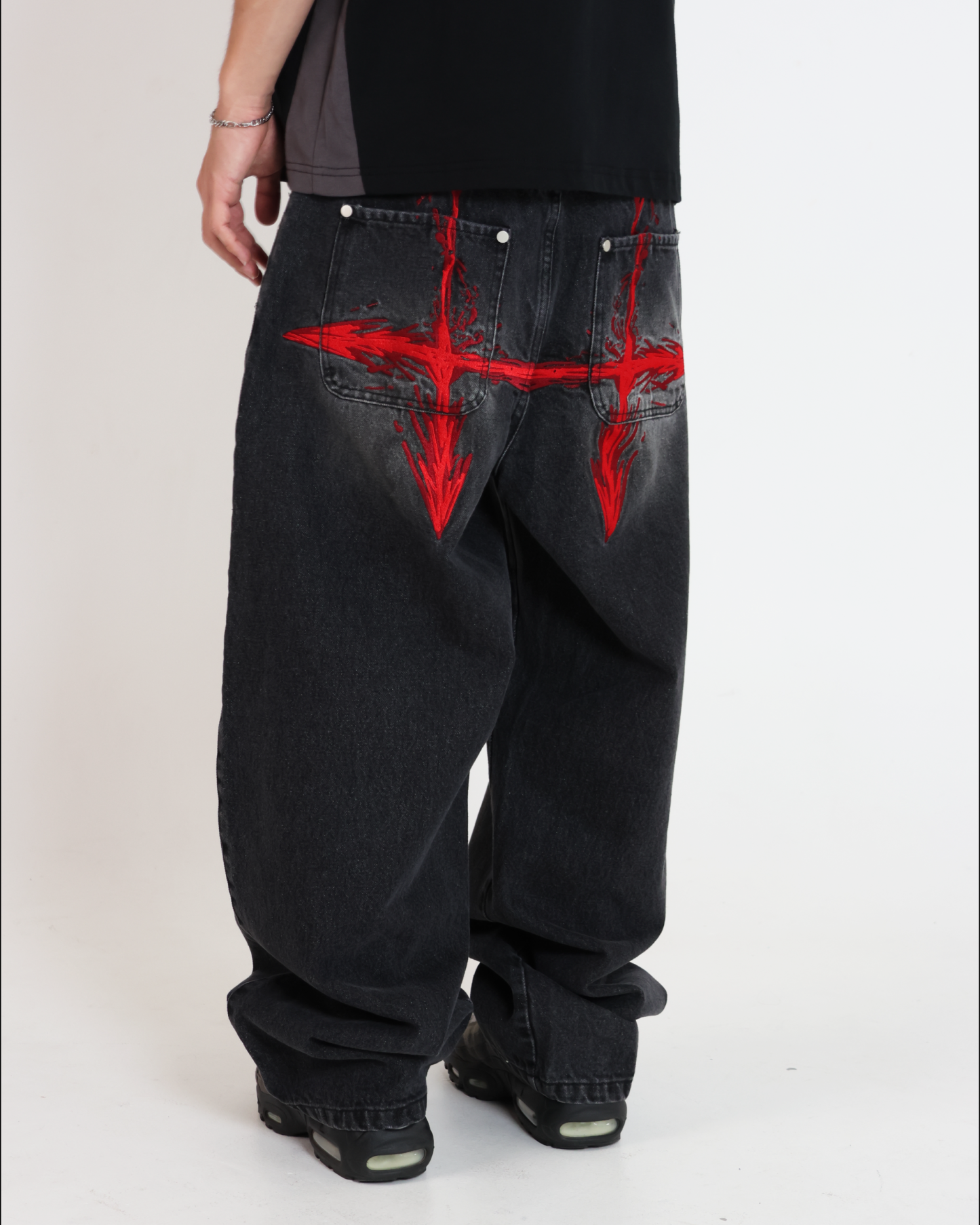 PIERCING BLOOD JEANS