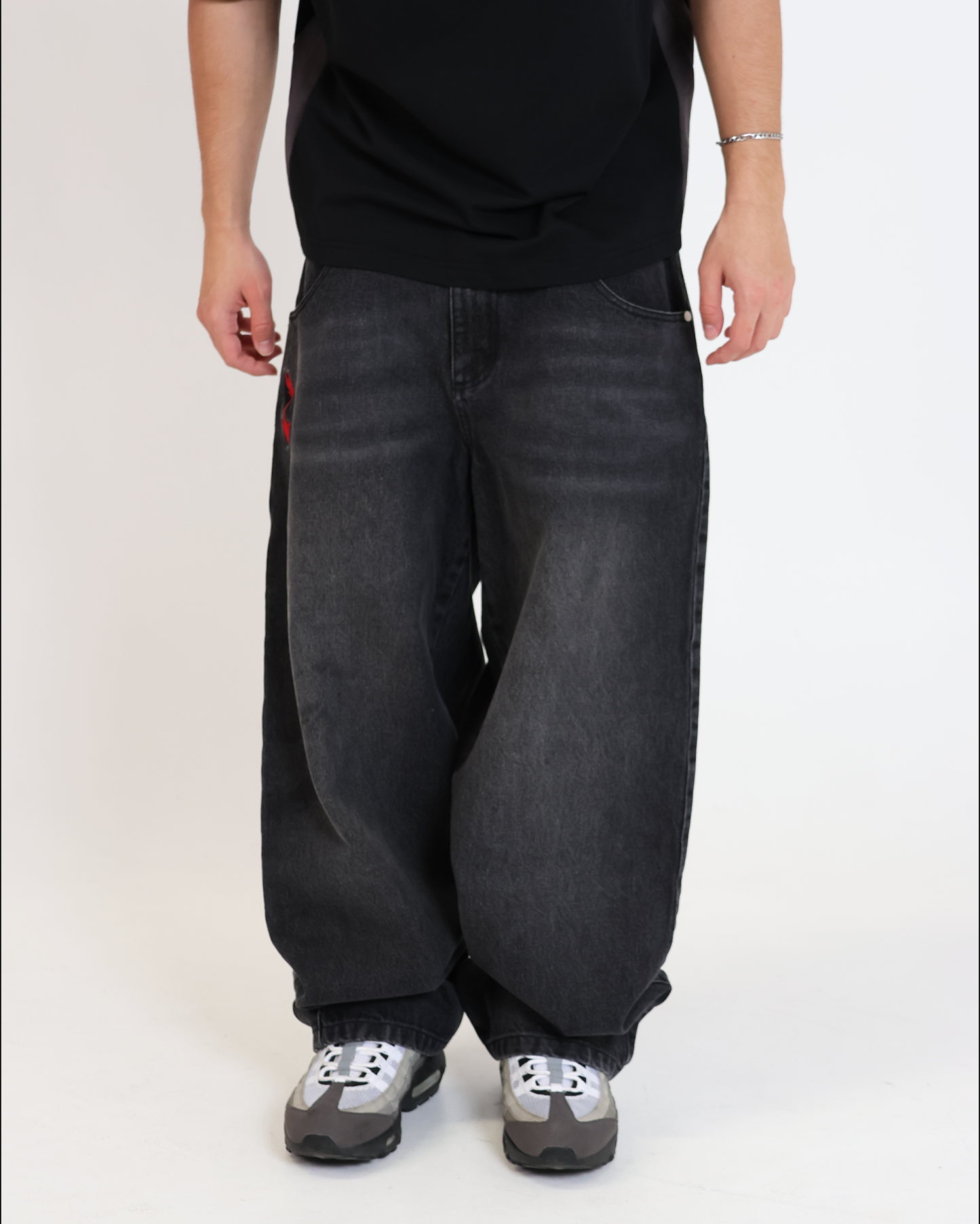 PIERCING BLOOD JEANS