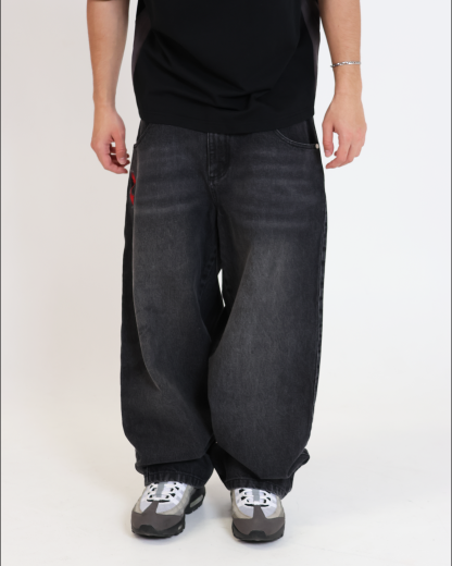 PIERCING BLOOD JEANS