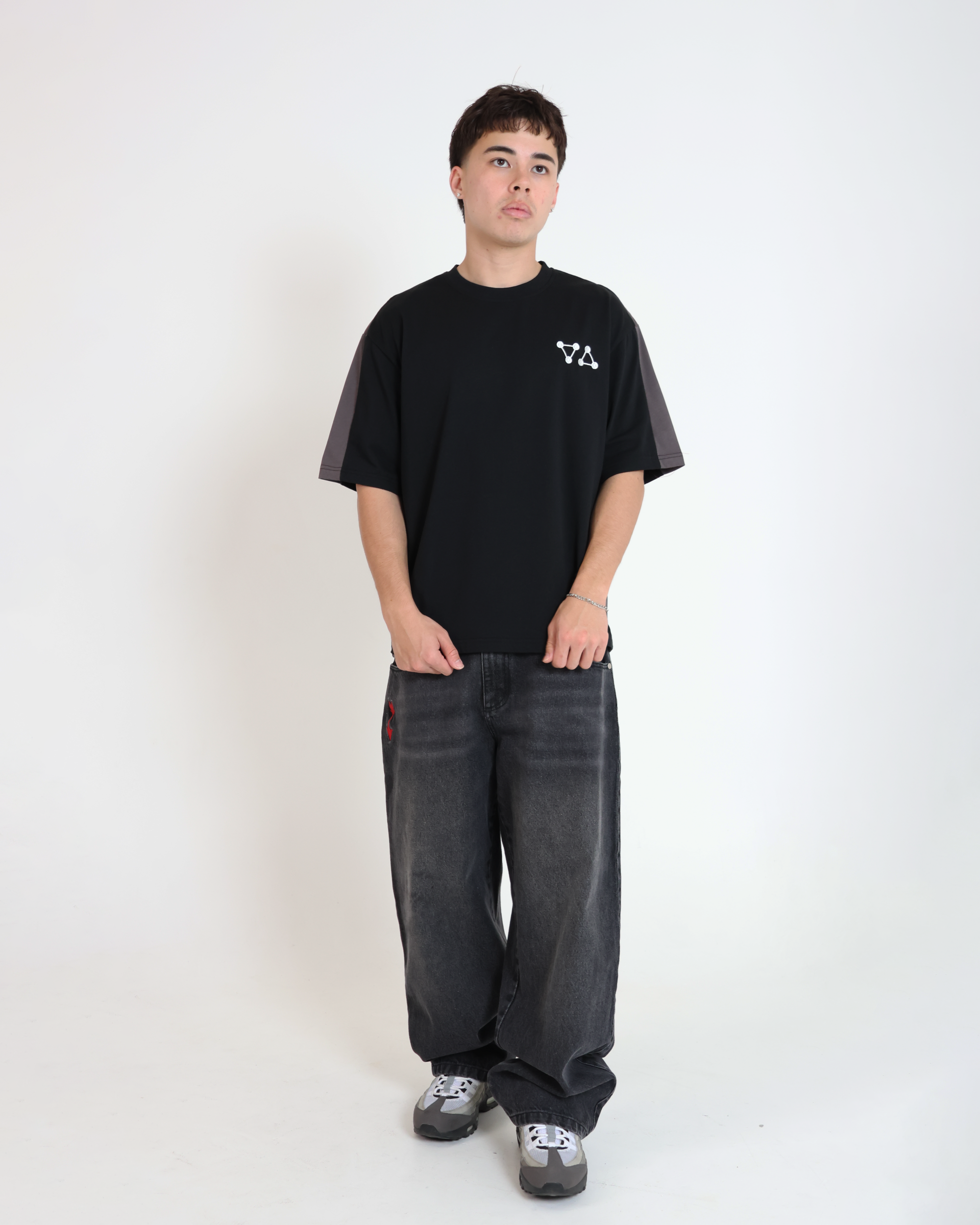 TEN SHADOWS TEE (BLACK)