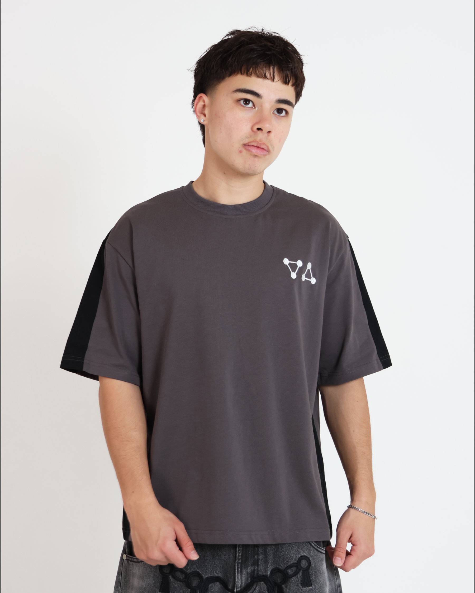 TEN SHADOWS TEE (GREY)