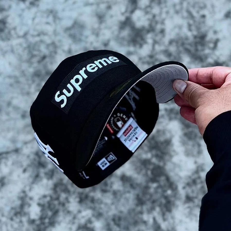 NEW ERA X SUPREME NEW YORK YANKEES EMBROIDERED CASUAL BASEBALL CAP