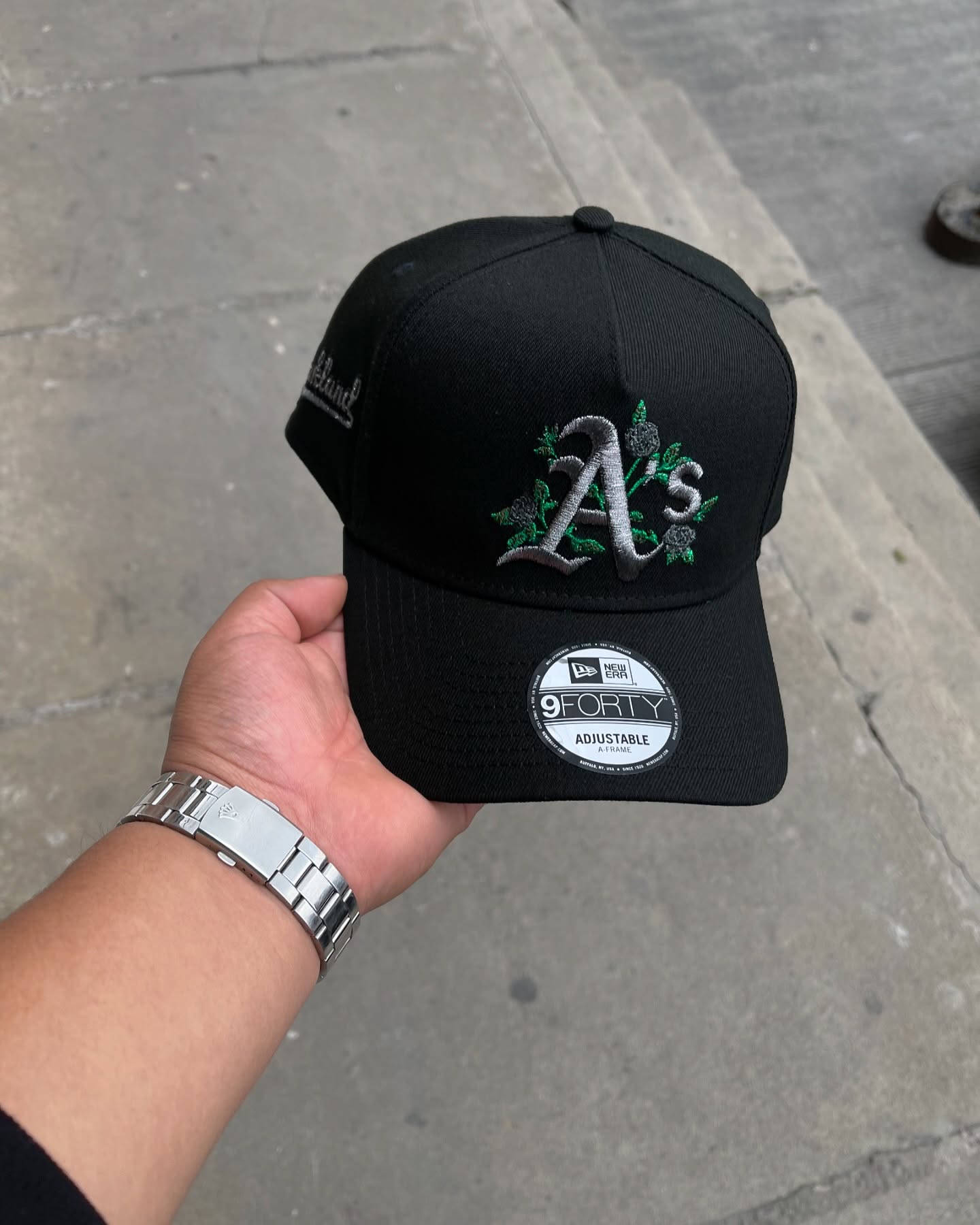 NEW ERA OAKLAND ATHLETICS BLACK METALLICS 9FORTY A FRAME SNAPBACK CAP-Thesouthcaps