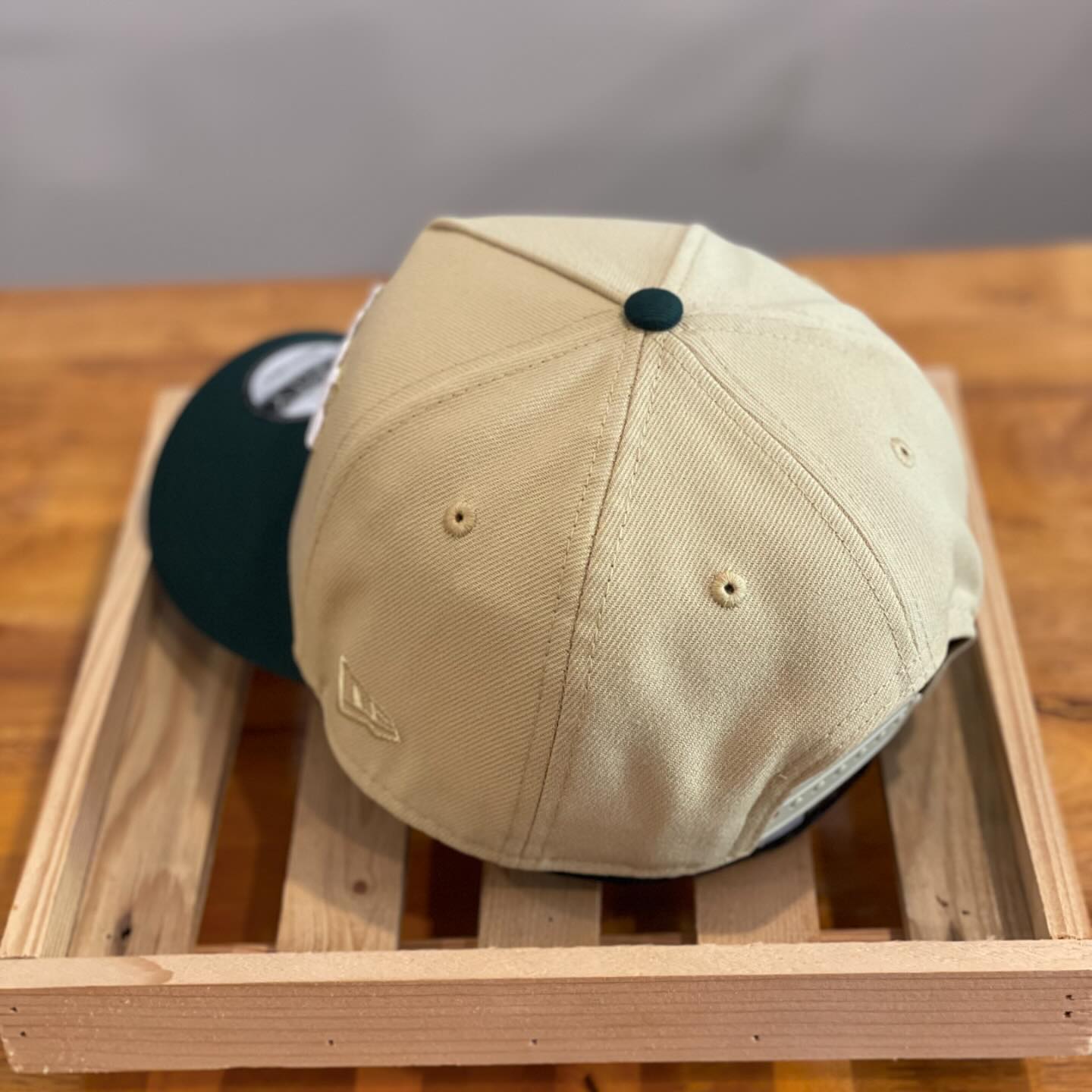NEW ERA OAKLAND ATHLETICS RICKEY HENDERSON FIELD VEGAS GOLD TWO TONE 9FORTY A FRAME SNAPBACK HAT-Thesouthcaps