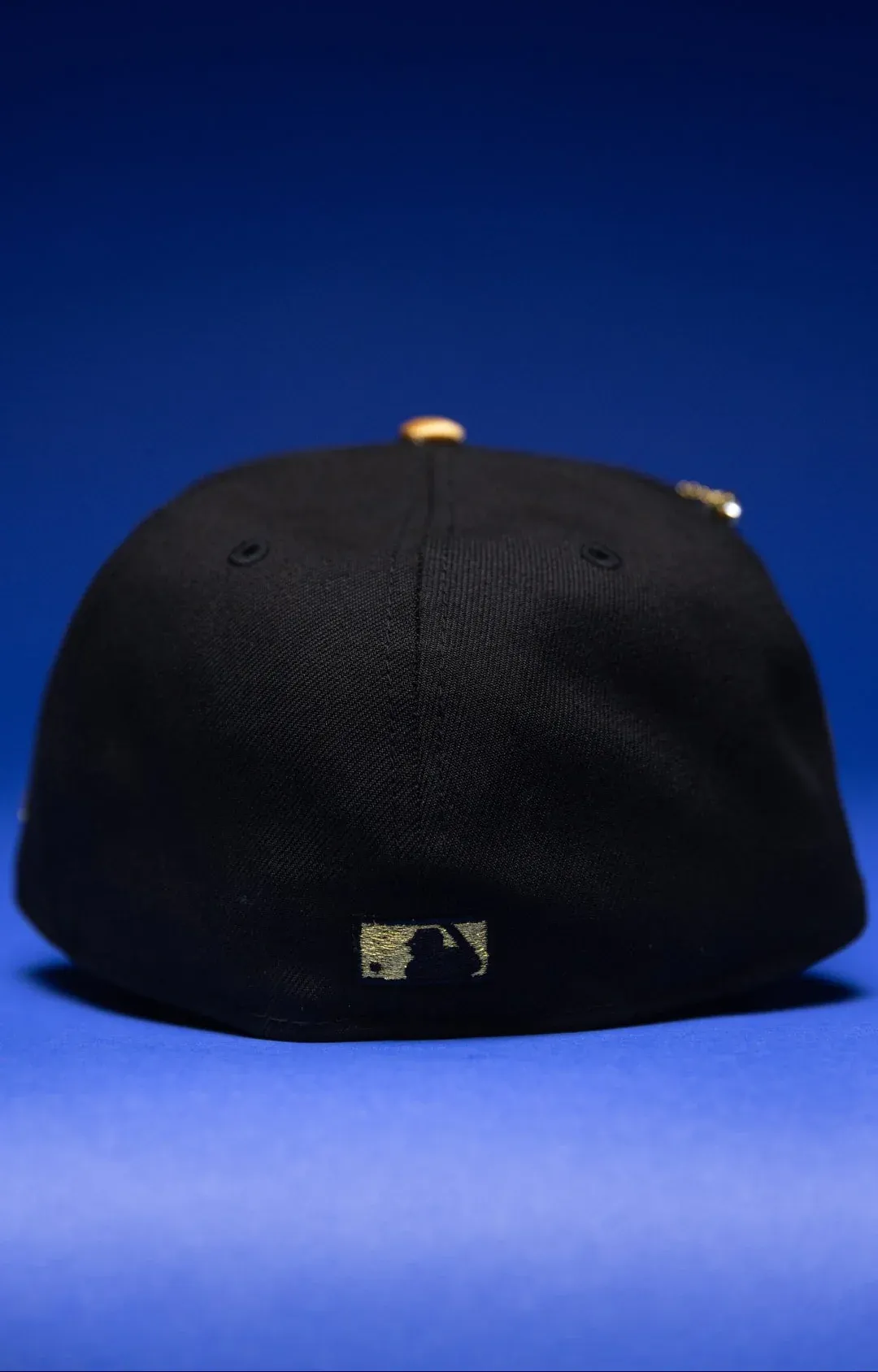 NEW ERA EXCLUSIVE 59FIFTY BLACK ATLANTA BRAVES W/ ANNIVERSARY SIDE PATCH THE SOUTH CAP