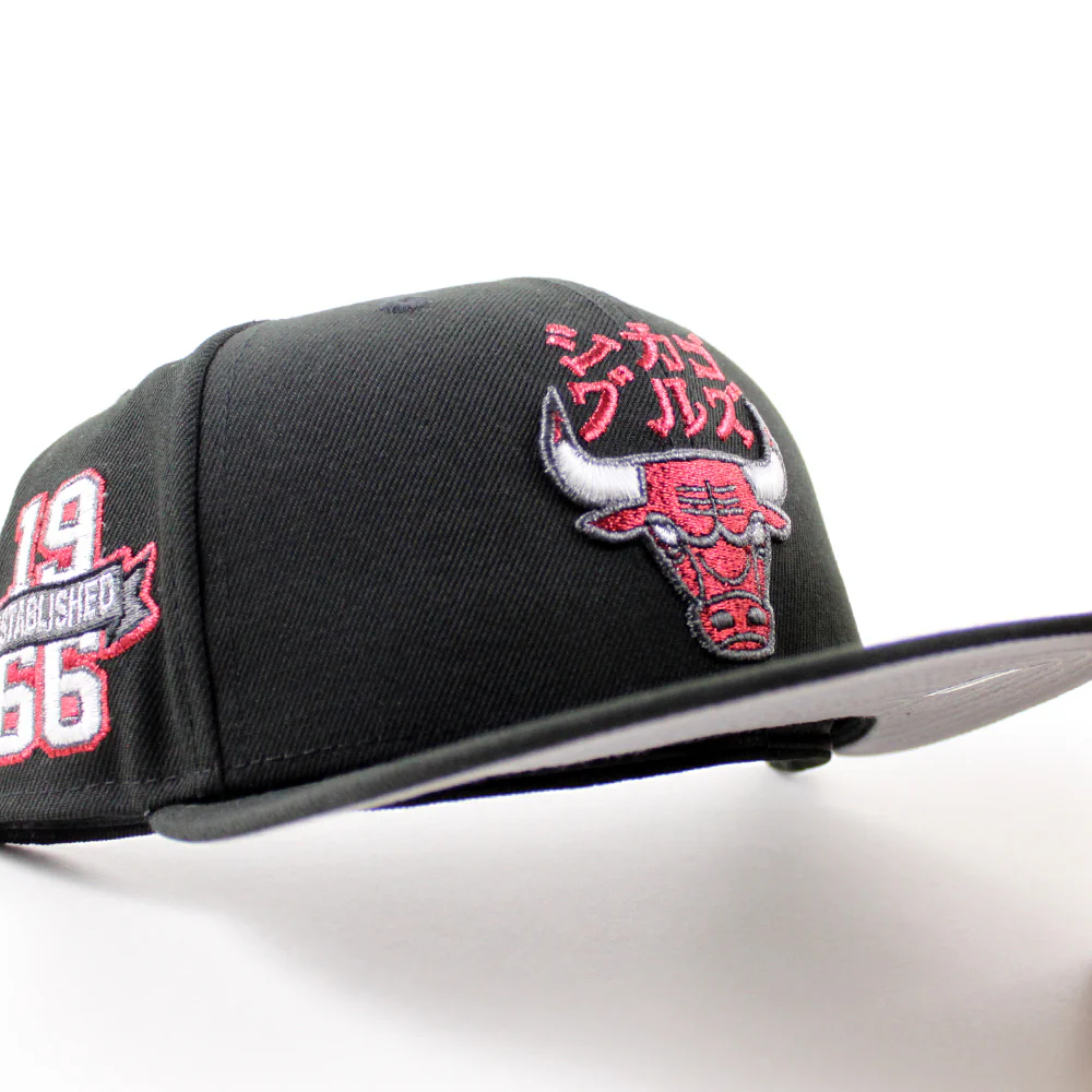 NEW IN CAPS KATAKANA CHICAGO BULLS HYPERFLY NEW ERA 59FIFTY FITTED HAT (BLACK GRAY UNDER BRIM)