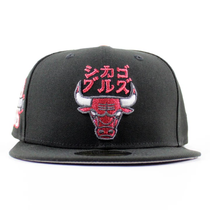 NEW IN CAPS KATAKANA CHICAGO BULLS HYPERFLY NEW ERA 59FIFTY FITTED HAT (BLACK GRAY UNDER BRIM)