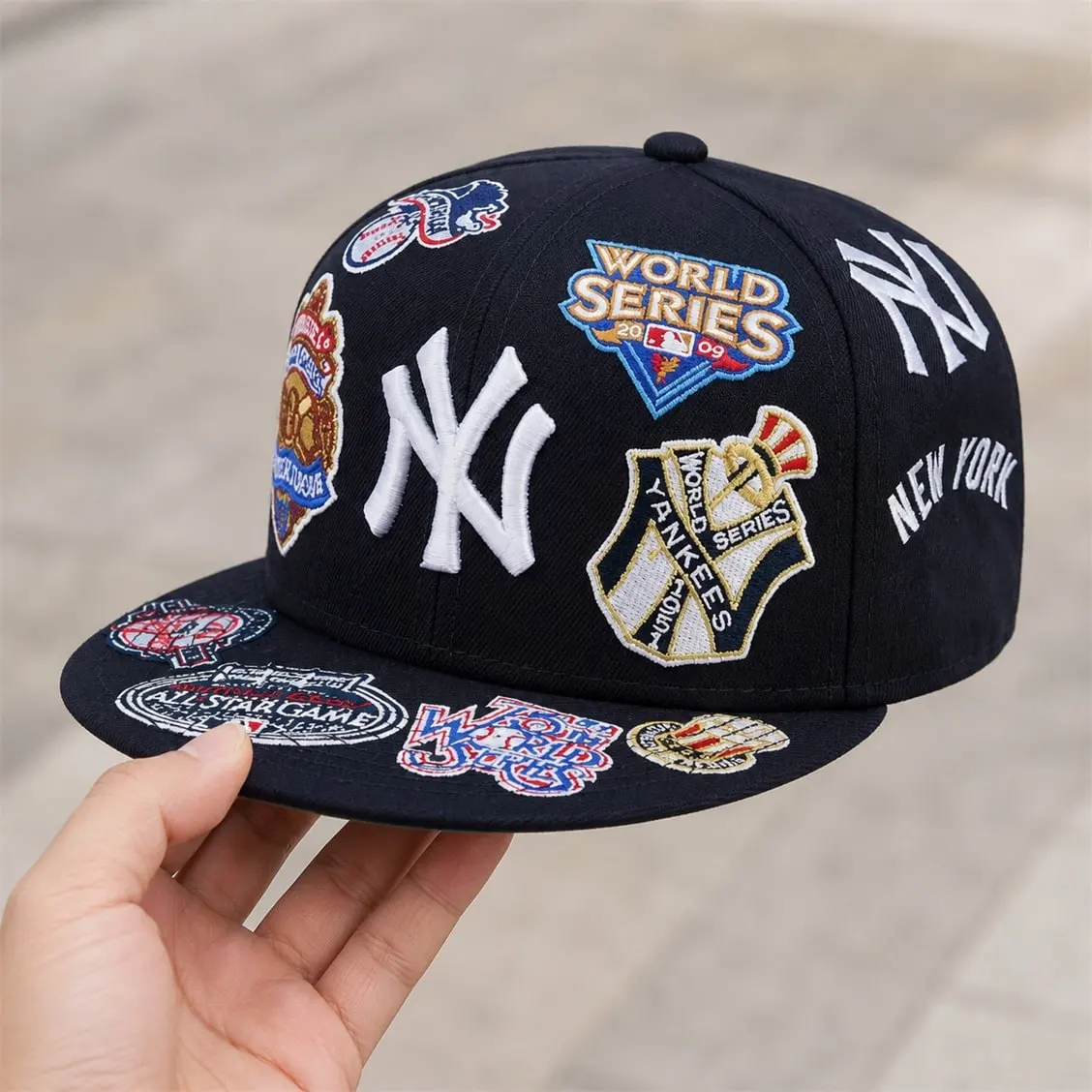 NEW ERA NEW YORK YANKEES HERITAGE PATCH SNAPBACK CAP – BLACK EMBROIDERED FLAT BRIM BASEBALL HAT-Thesouthcaps