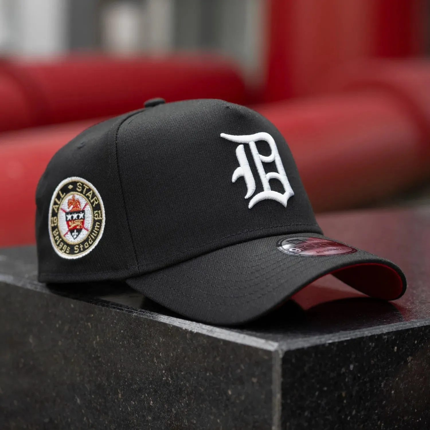 NEW ERA 9FORTY DETROIT TIGERS BRIGGS STADIUM BLACK / SCARLET RED UV EMBROIDERED CASUAL BASEBALL CAP-Thesouthcaps