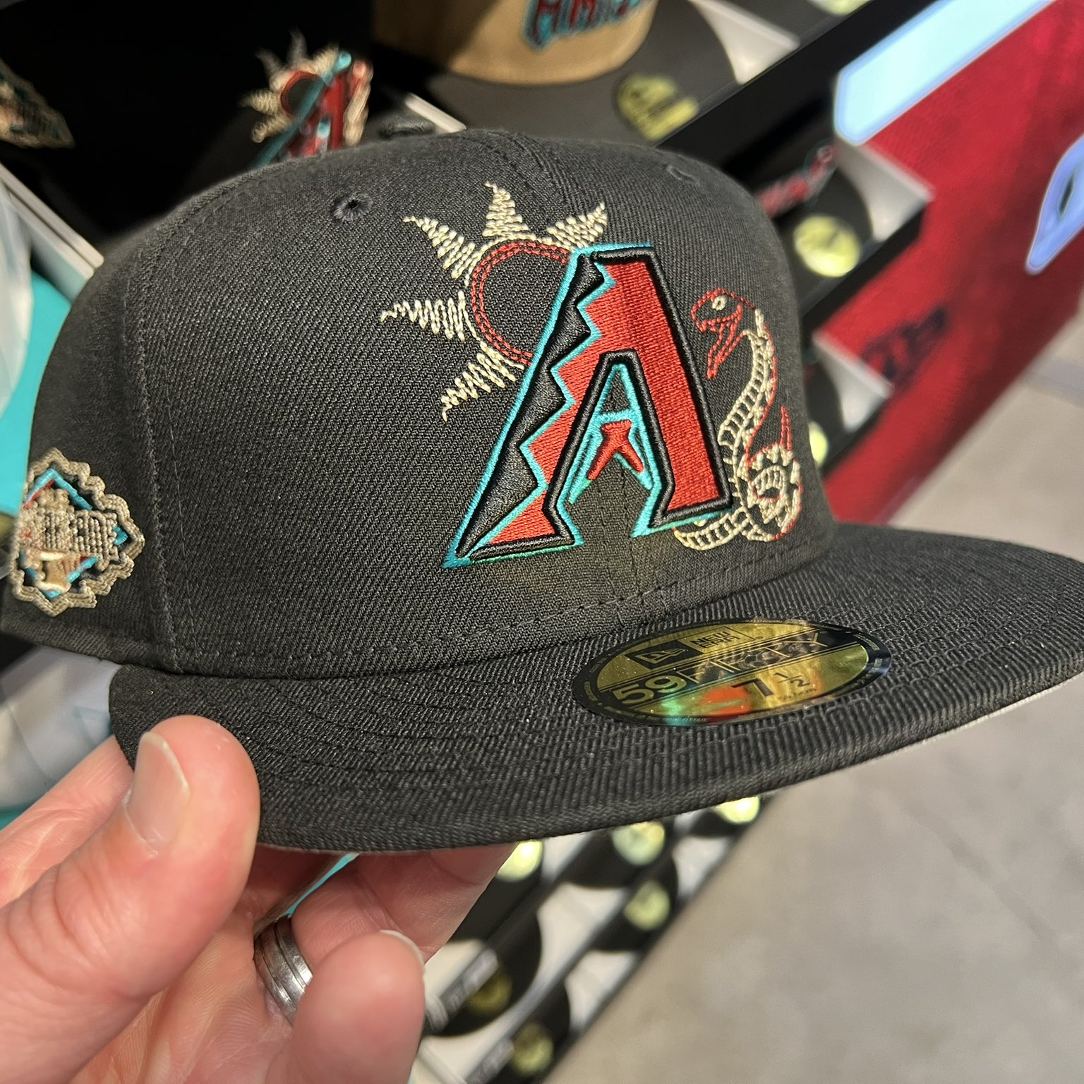 NEW ERA MEN'S ARIZONA DIAMONDBACKS BLACK STATE STITCH 59FIFTY FITTED HAT-Thesouthcaps