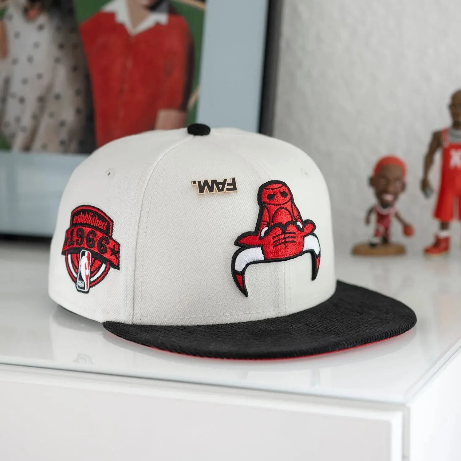 NEW ERA 59FIFTY NBA CHICAGO BULLS ESTABLISHED 1966 TWO TONE / SCARLET UV FITTED CAP THE SOUTH CAP-Thesouthcaps