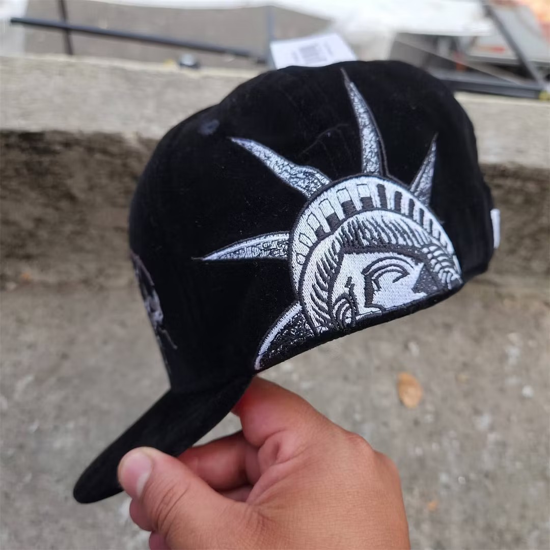 NEW ERA LOS ANGELES SKULL LIGHTNING FITTED CAP – BLACK EMBROIDERED FLAT BRIM BASEBALL HAT-Thesouthcaps