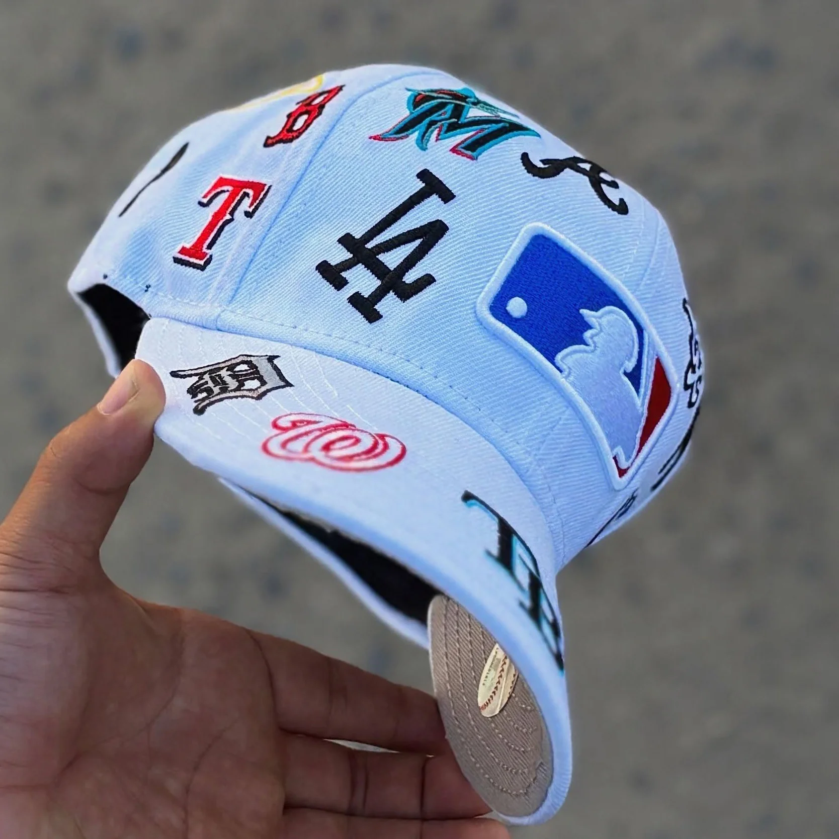 NEW ERA TEAMS PATCH LOGOS ALL-OVER WHITE EMBROIDERED CASUAL BASEBALL CAP-Thesouthcaps