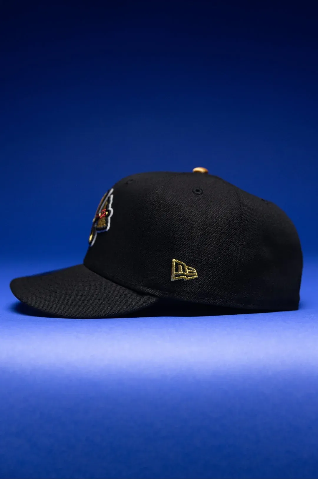 NEW ERA EXCLUSIVE 59FIFTY BLACK ATLANTA BRAVES W/ ANNIVERSARY SIDE PATCH THE SOUTH CAP