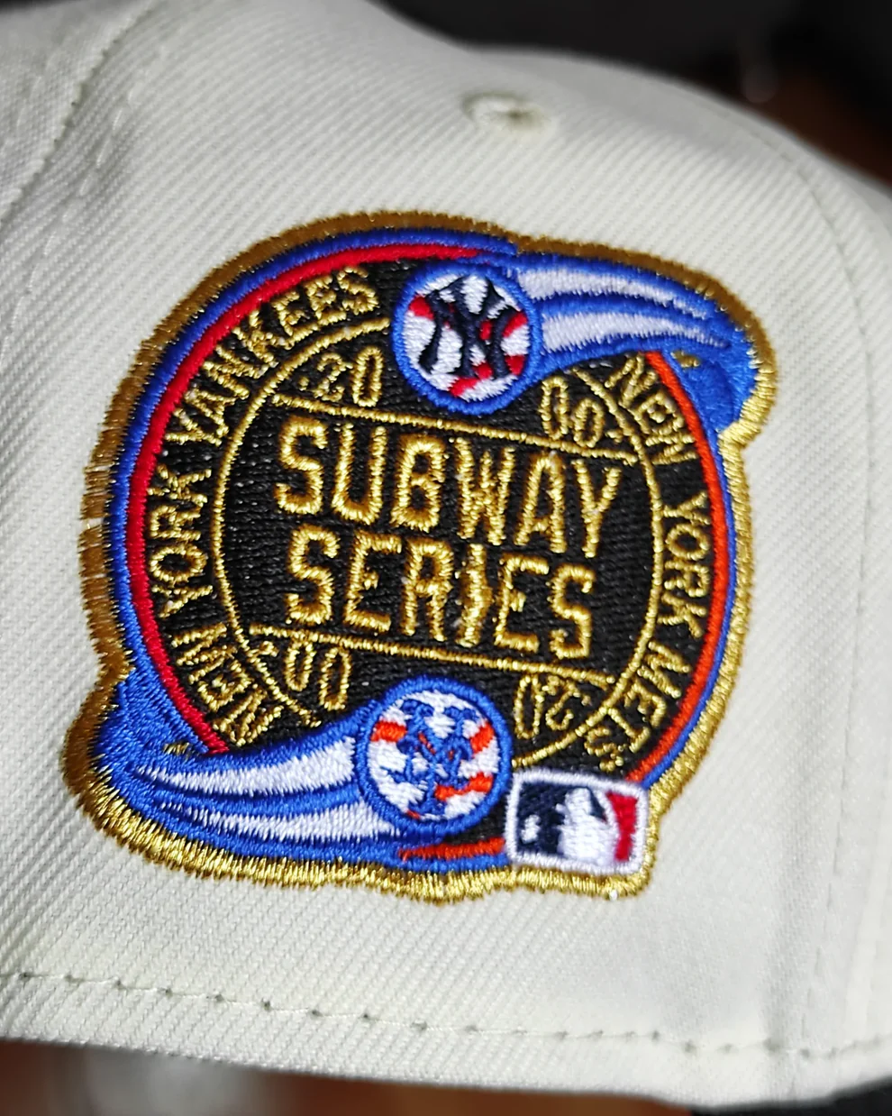 NEW ERA NEW YORK YANKEES SUBWAY SERIES 2000 CHROME TWO TONE EDITION 9FORTY A FRAME SNAPBACK CAP