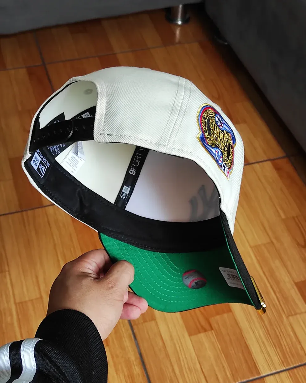 NEW ERA NEW YORK YANKEES SUBWAY SERIES 2000 CHROME TWO TONE EDITION 9FORTY A FRAME SNAPBACK CAP