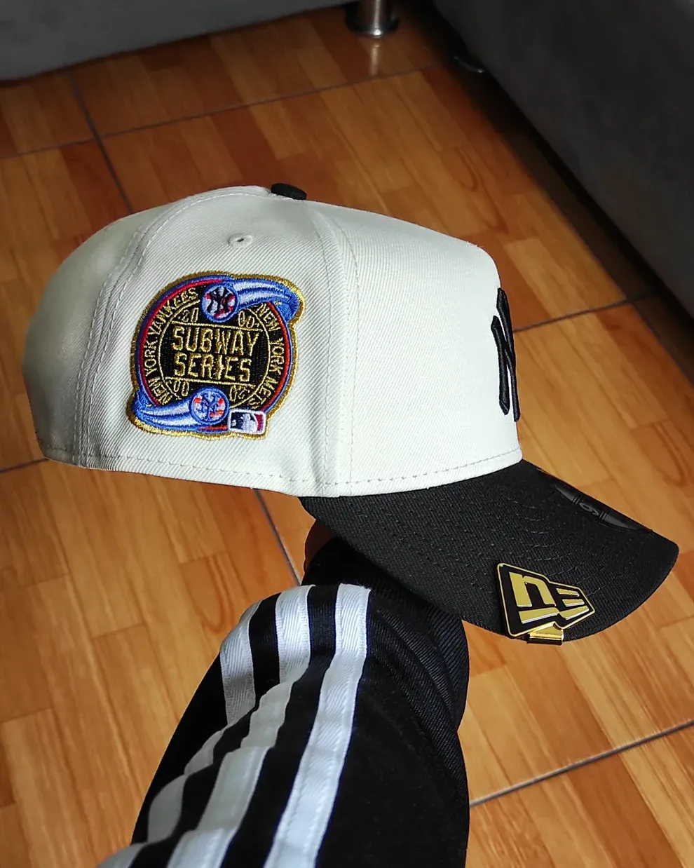 NEW ERA NEW YORK YANKEES SUBWAY SERIES 2000 CHROME TWO TONE EDITION 9FORTY A FRAME SNAPBACK CAP