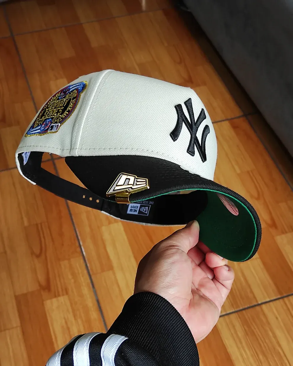 NEW ERA NEW YORK YANKEES SUBWAY SERIES 2000 CHROME TWO TONE EDITION 9F