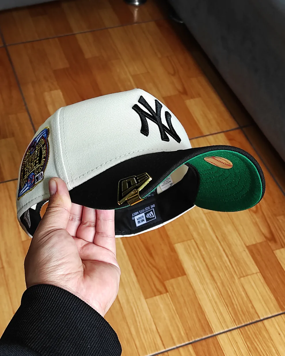 NEW ERA NEW YORK YANKEES SUBWAY SERIES 2000 CHROME TWO TONE EDITION 9FORTY A FRAME SNAPBACK CAP