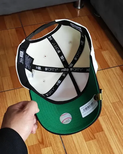 NEW ERA NEW YORK YANKEES SUBWAY SERIES 2000 CHROME TWO TONE EDITION 9FORTY A FRAME SNAPBACK CAP