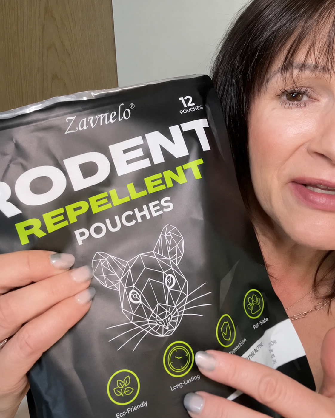 Customer review holding Lovevel Rodent Repellent Pouches