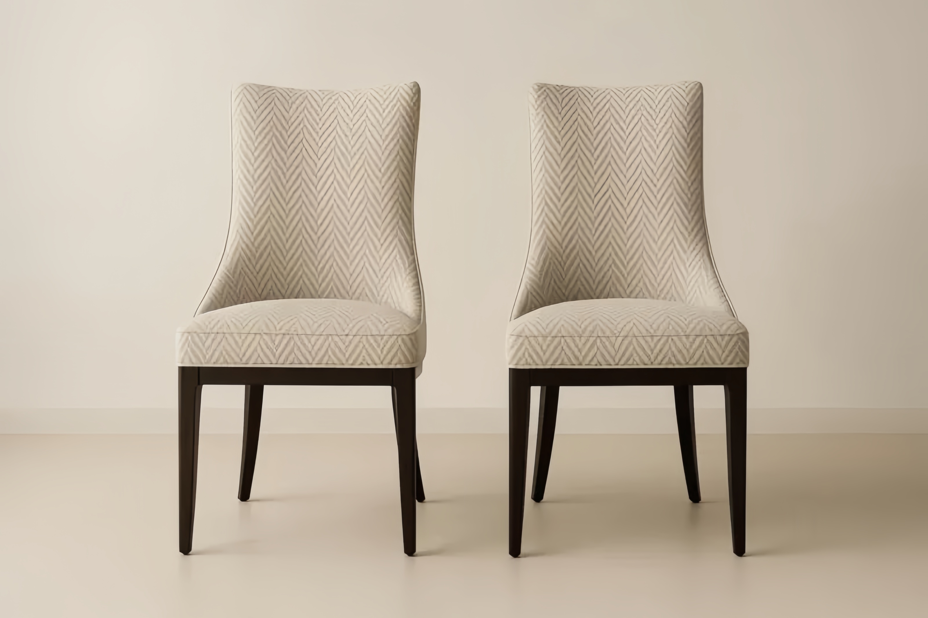 Lot de 2 chaises en tissu avec pieds en bois foncé Beige